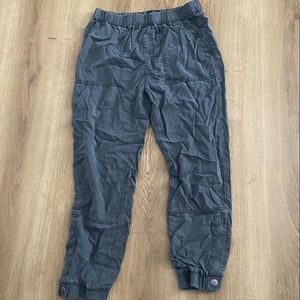 american eagle outfitters size small army green cargo pants